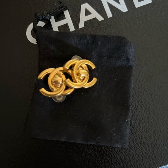 CHANEL Vintage 97P CC Turnlock Earrings 24K Gold Plated PRISTINE - Picture 4 of 7